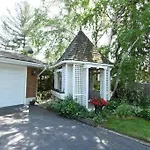 Cozie Cottage At Niagara-On-The-Lake
