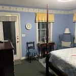 Weatherpine Inn