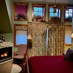 Weatherpine Inn