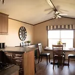 Vine Ridge Resort - Cottages