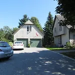 Cedar Gables Bed & Breakfast