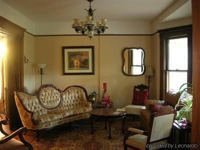 Oaks Bed & Breakfast Niagara-on-the-Lake