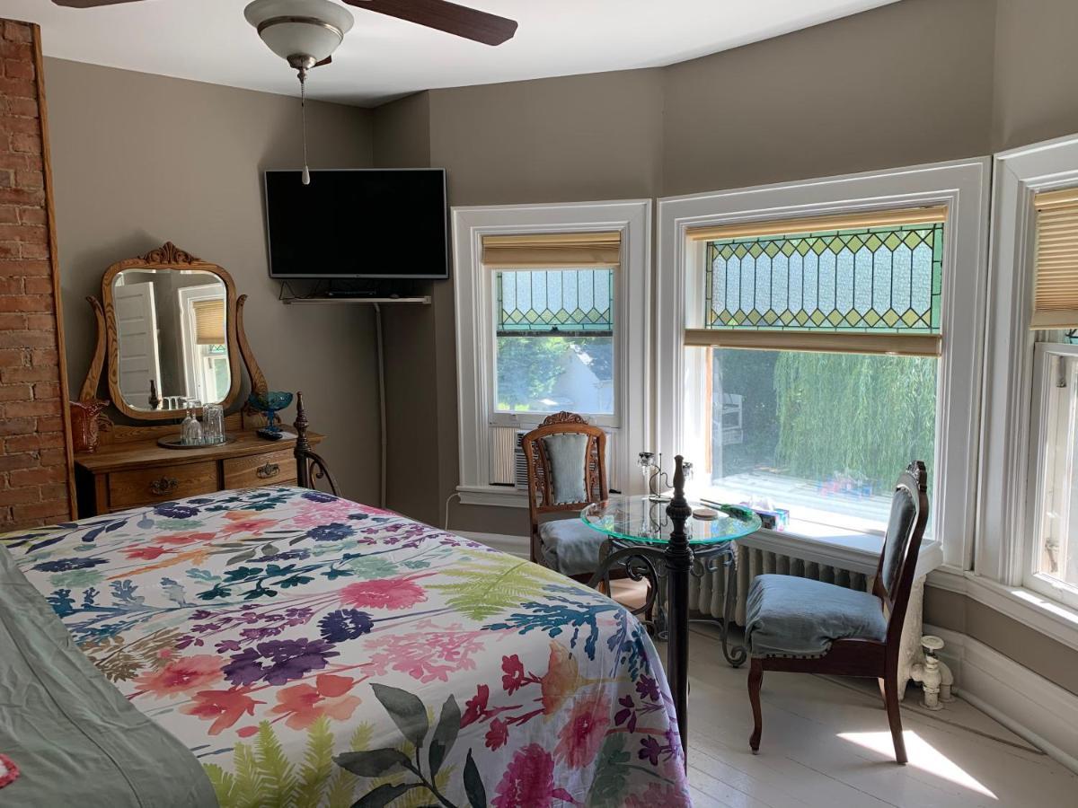Oaks Bed & Breakfast