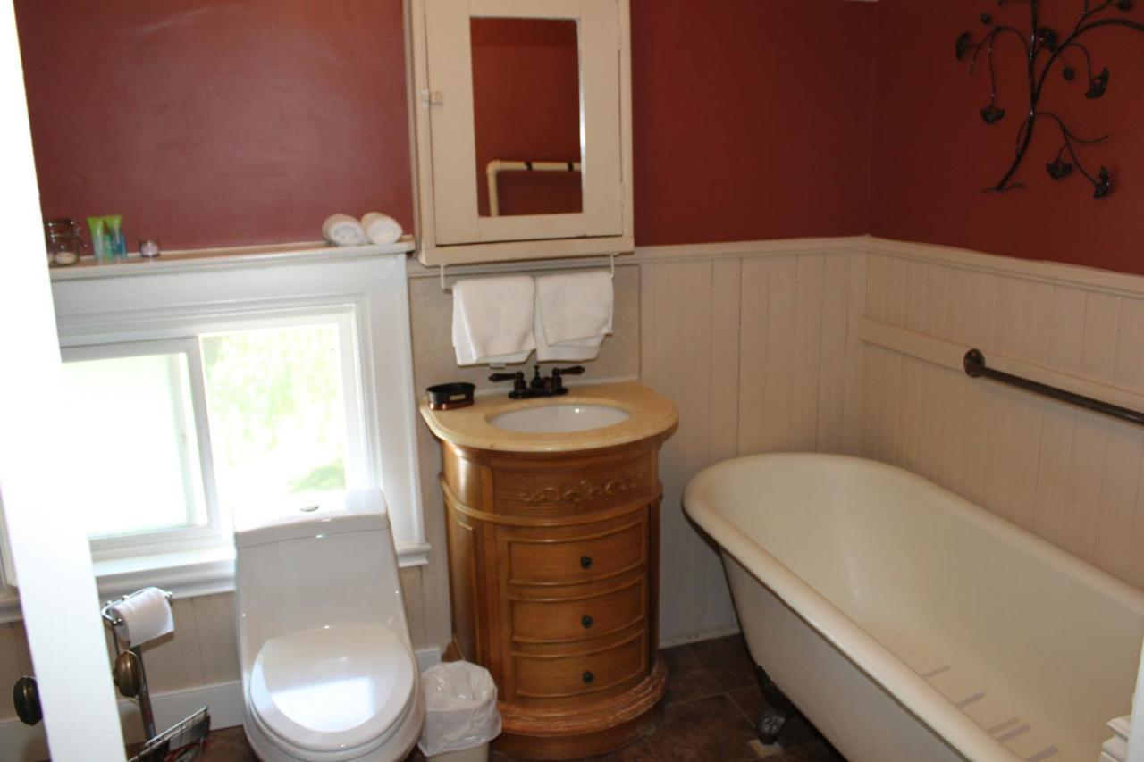 Oaks Bed & Breakfast