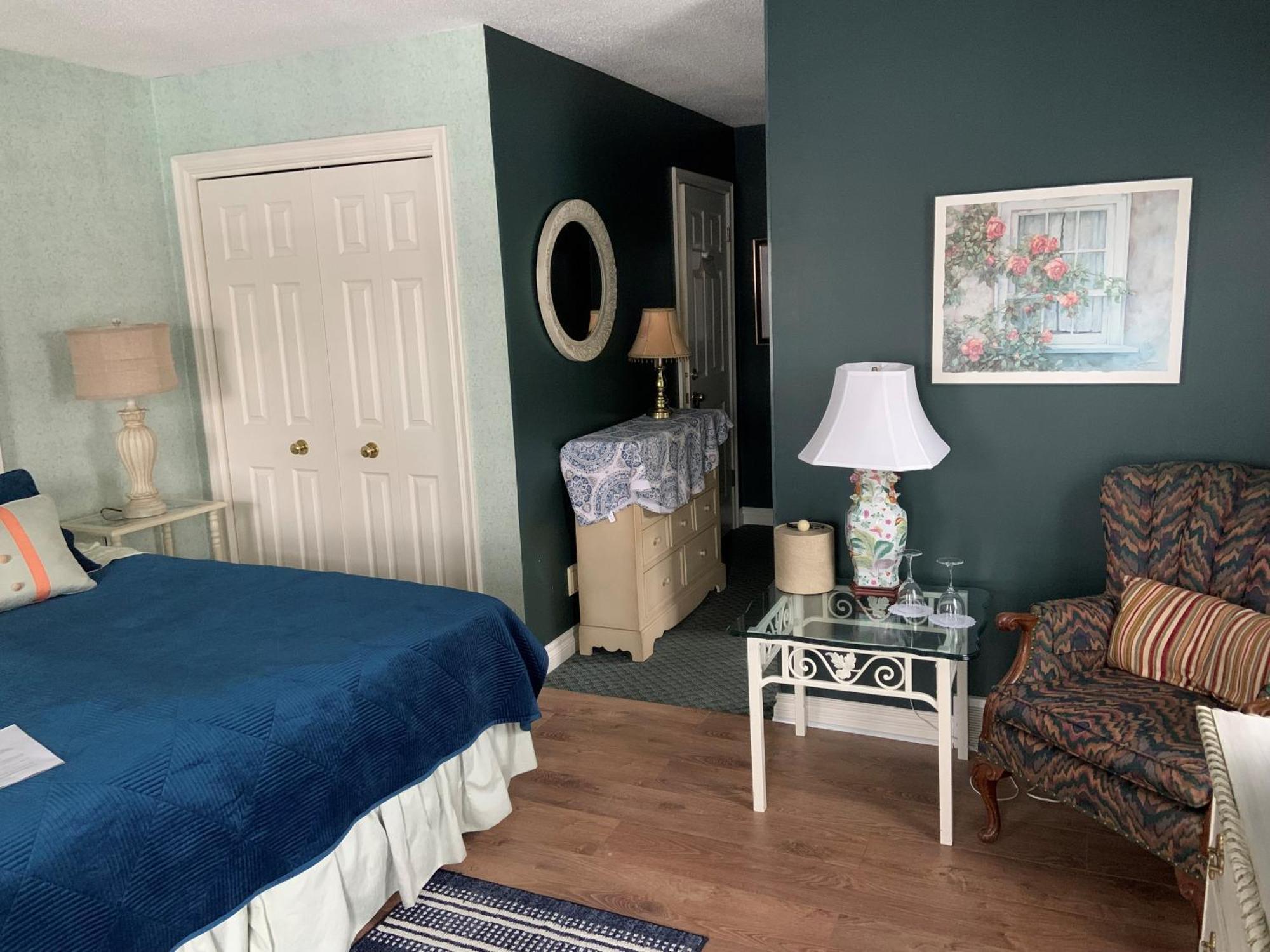 Weatherpine Inn