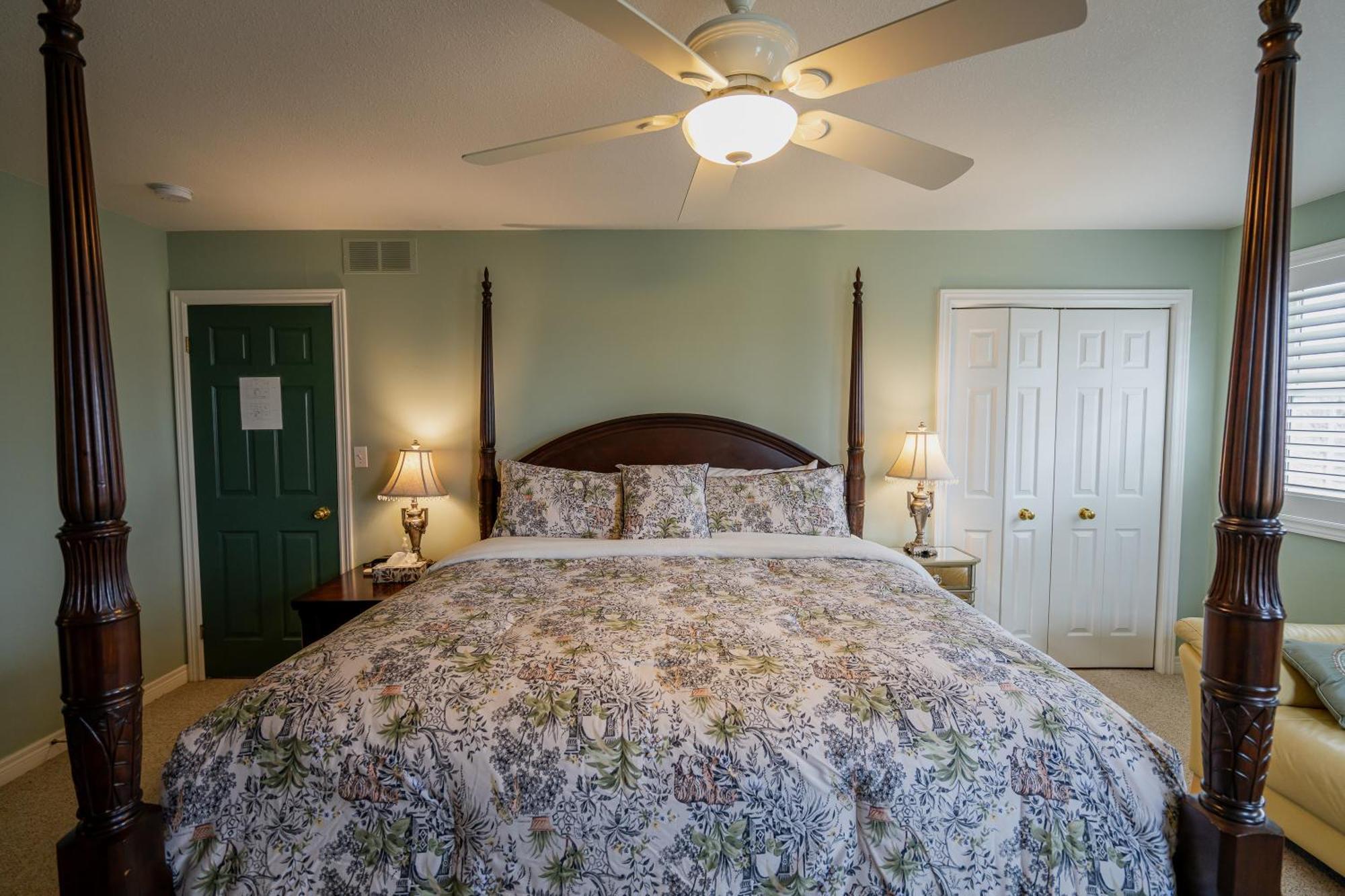 Old Town Country Landing Bed & Breakfast