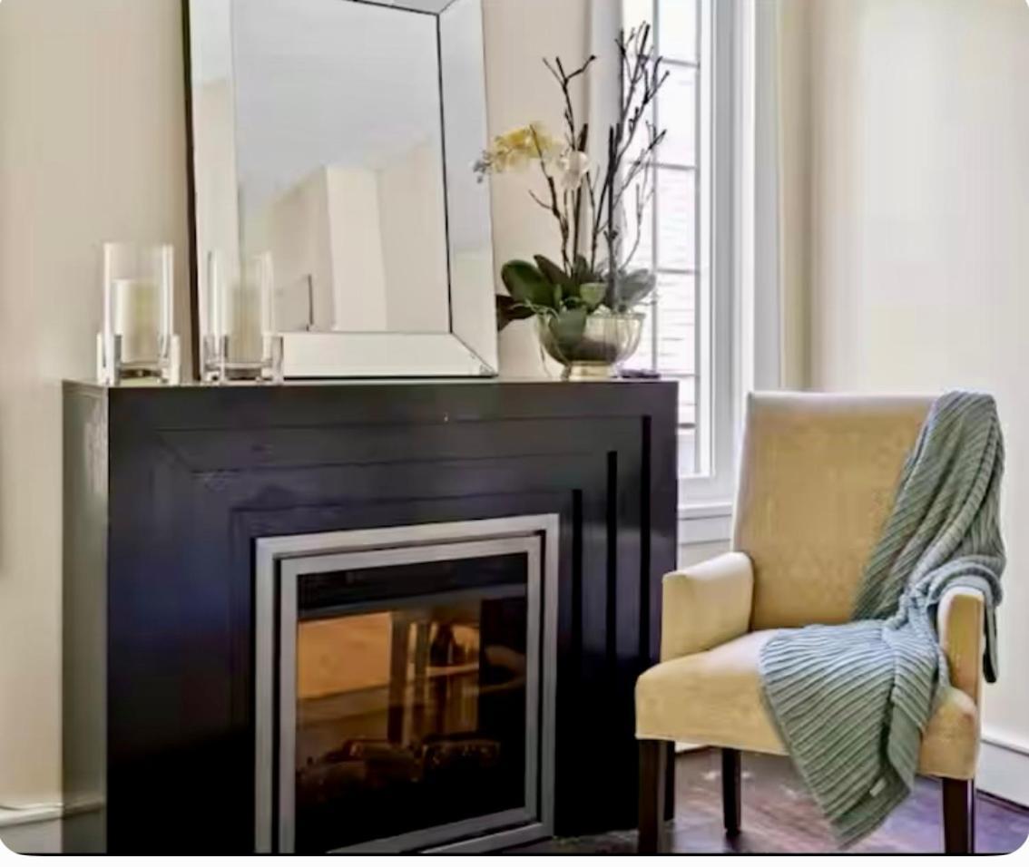 Bed & Breakfast Hummingbird Haven Luxury With Terrace & Seasonal Views Located In Historic Old Town