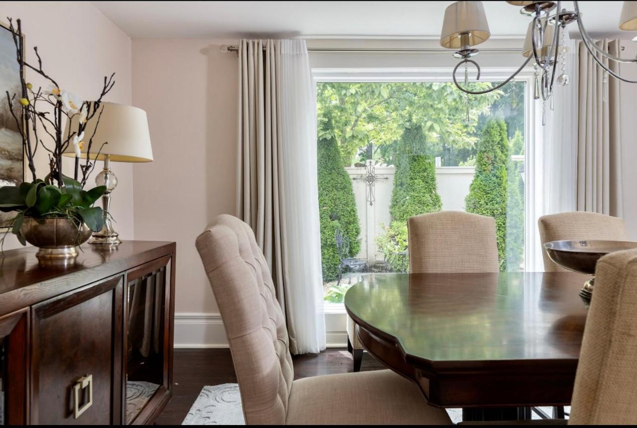 Bed & Breakfast Hummingbird Haven Luxury With Terrace & Seasonal Views Located In Historic Old Town Niagara-on-the-Lake