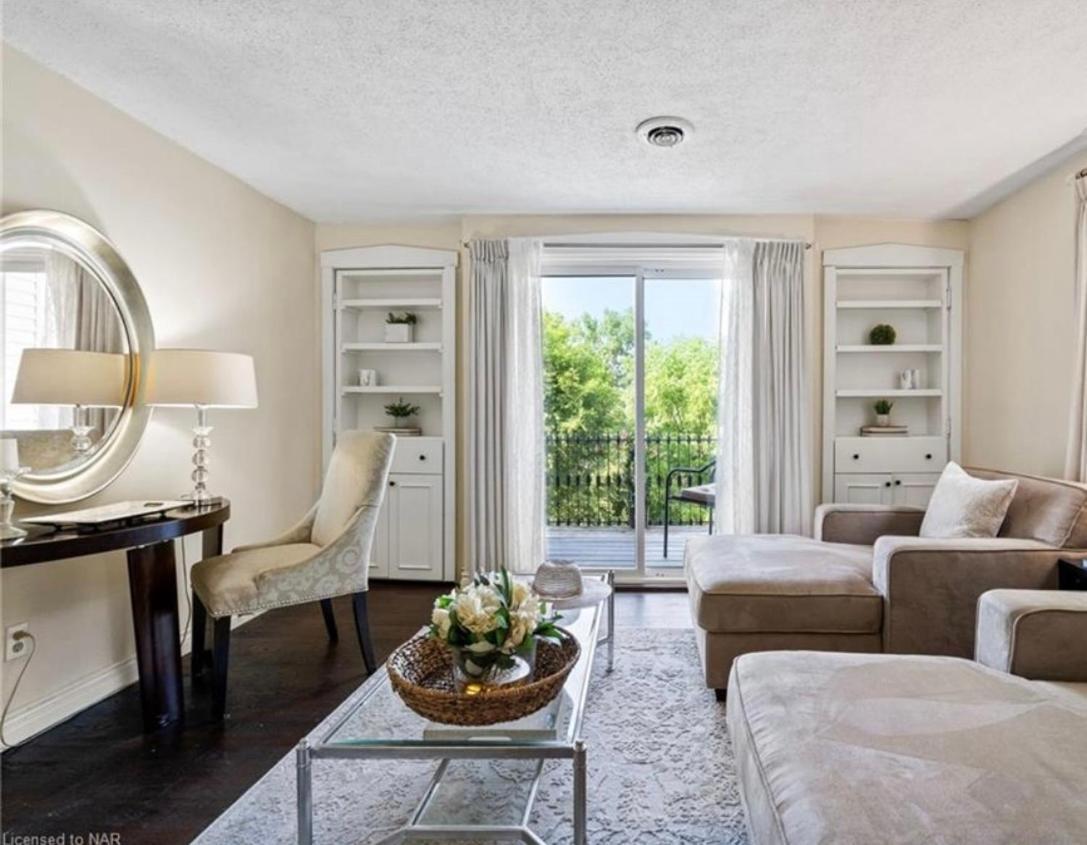 Hummingbird Haven Luxury With Terrace & Seasonal Views Located In Historic Old Town Bed & Breakfast Niagara-on-the-Lake