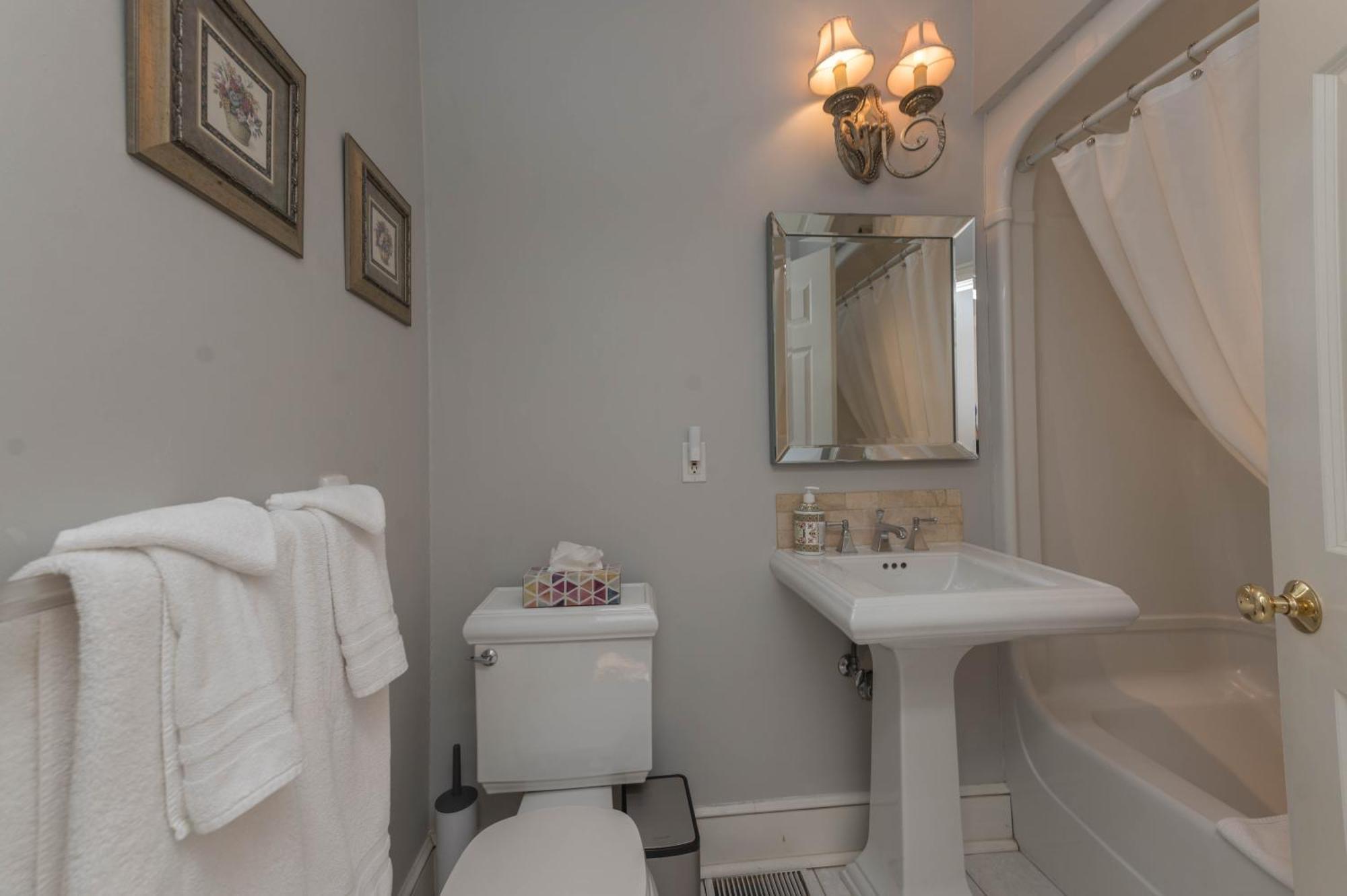 The Old Bank House Bed & Breakfast Inn 3*