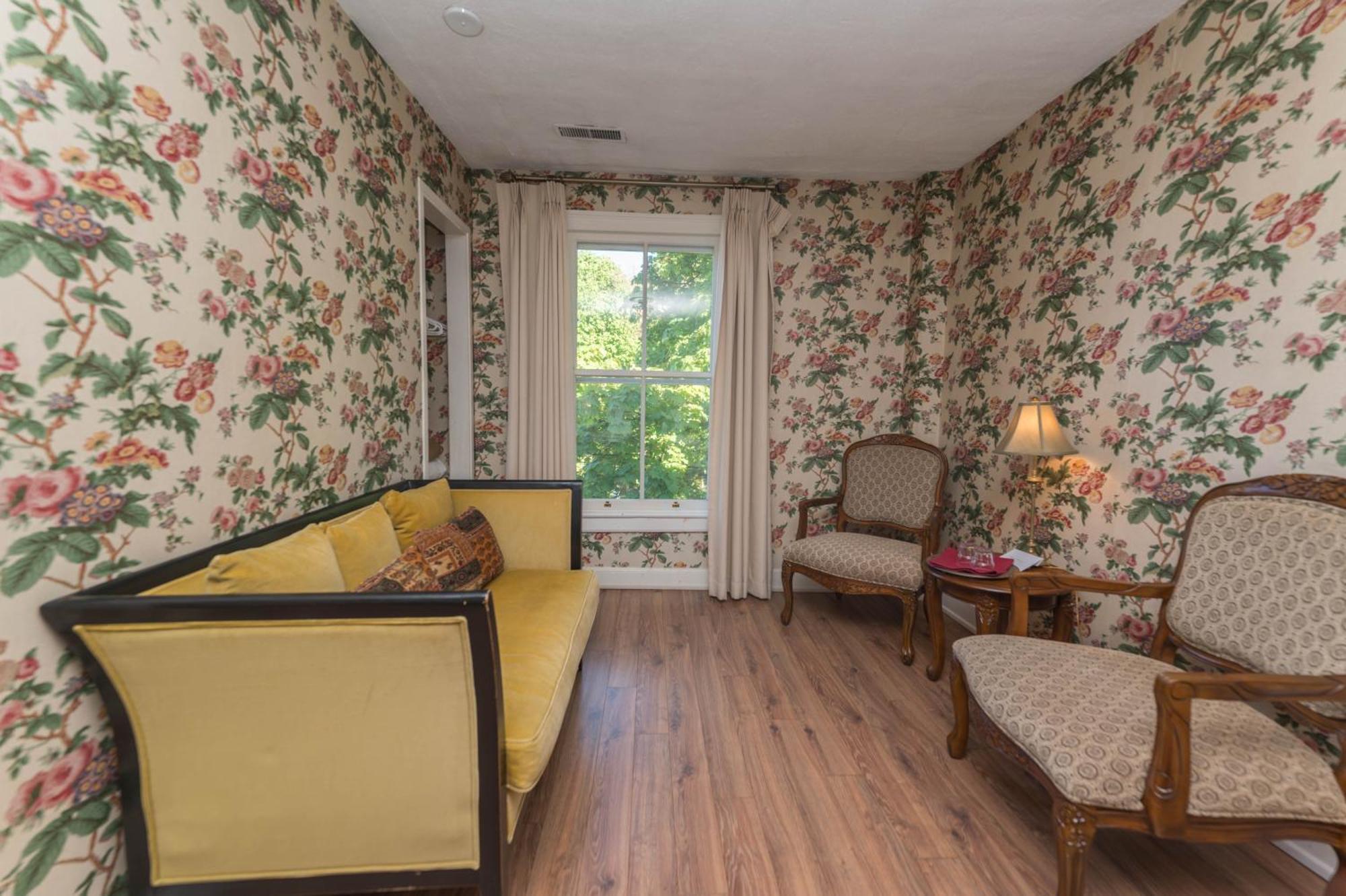 The Old Bank House Bed & Breakfast Inn Niagara-on-the-Lake