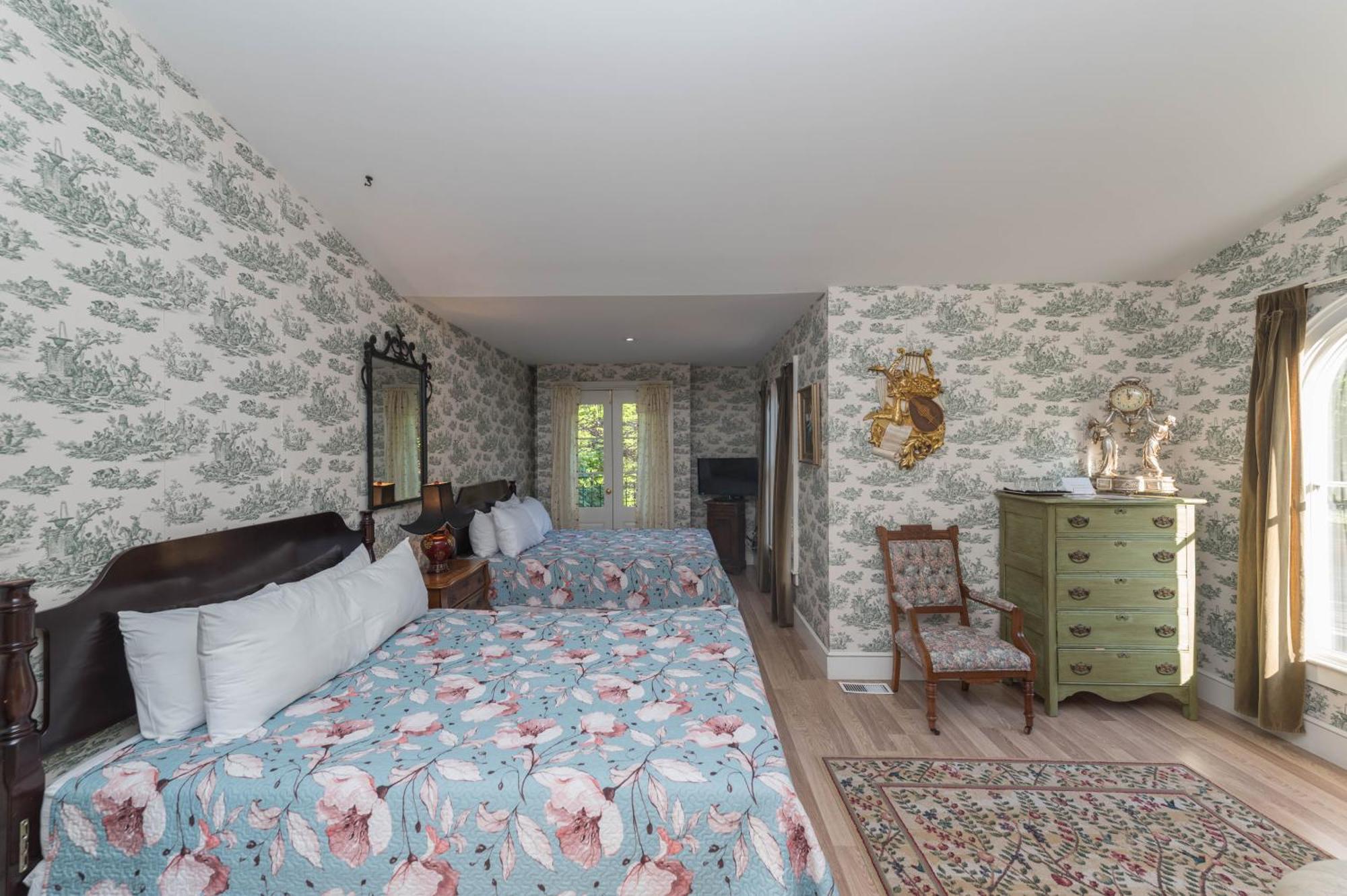 Inn The Old Bank House Bed & Breakfast