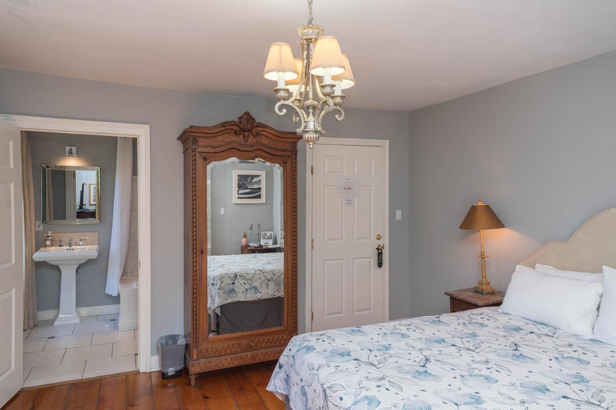 The Old Bank House Bed & Breakfast Inn 3*