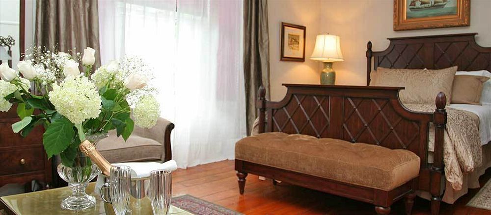 Historic Lyons House Bed & Breakfast Niagara-on-the-Lake
