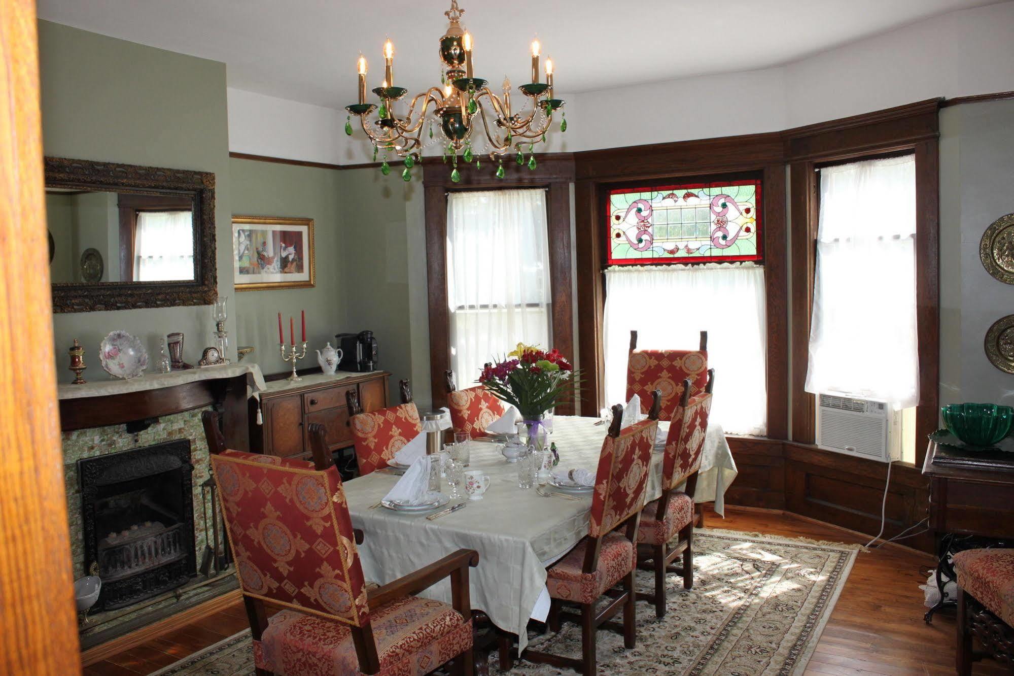 Oaks Bed & Breakfast 3*