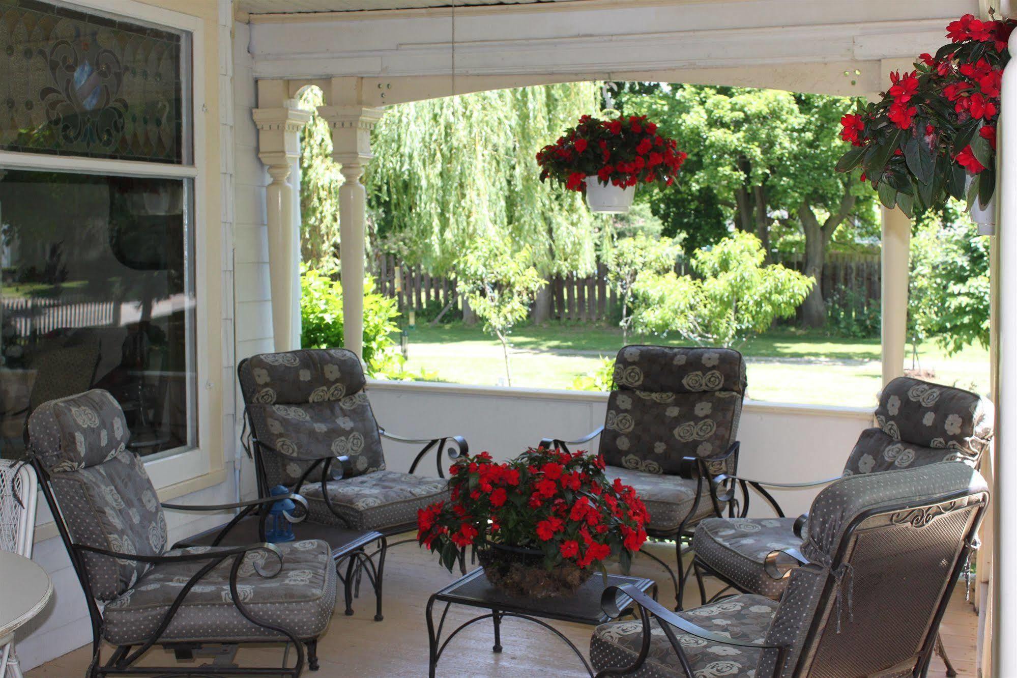 Bed & Breakfast Oaks Niagara-on-the-Lake