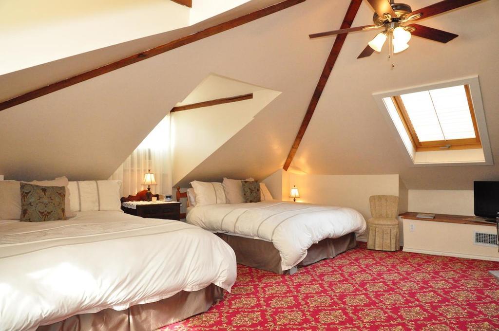Bed & Breakfast Brockamour Manor 2*