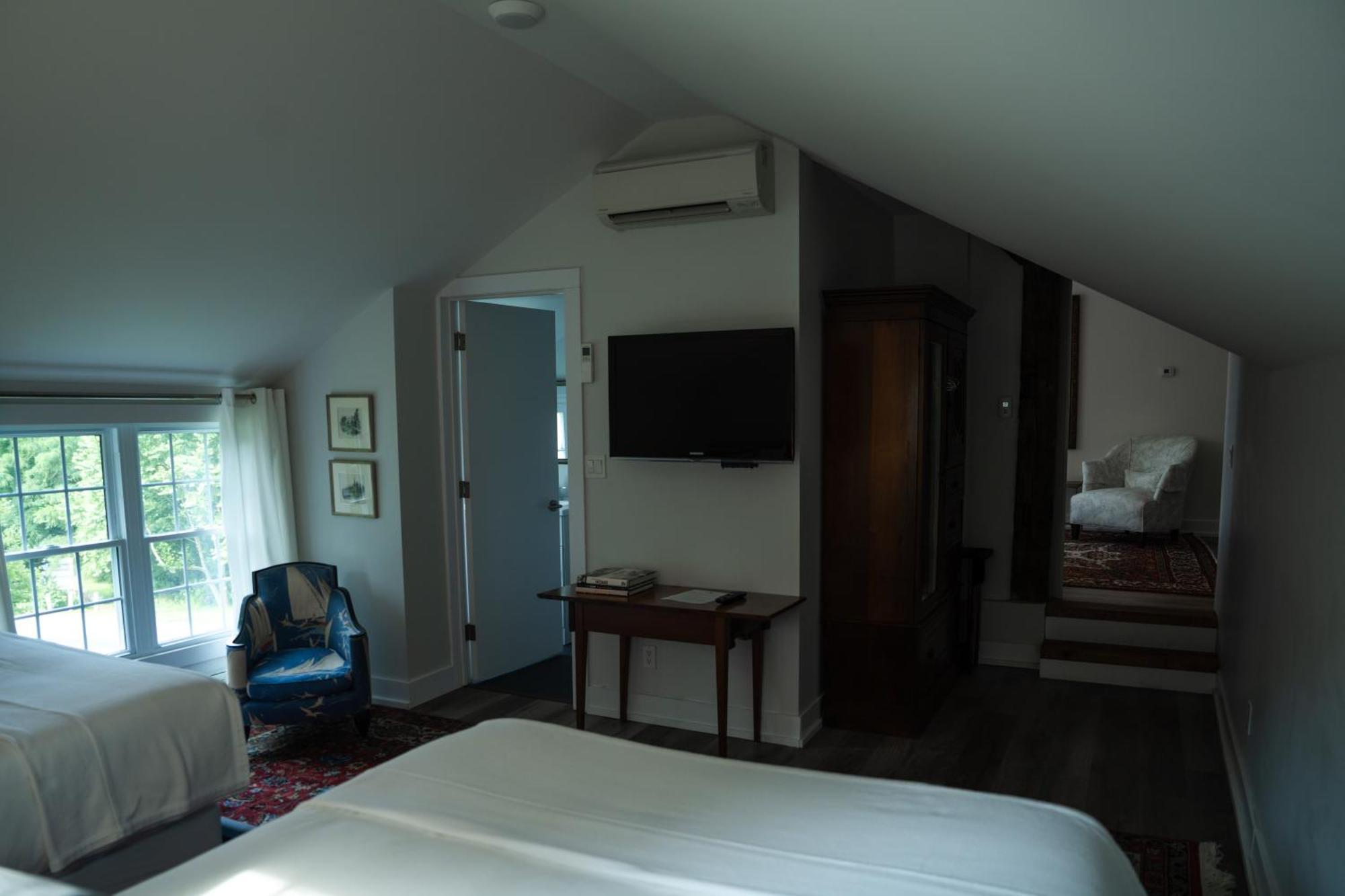 Inn South Landing 2*