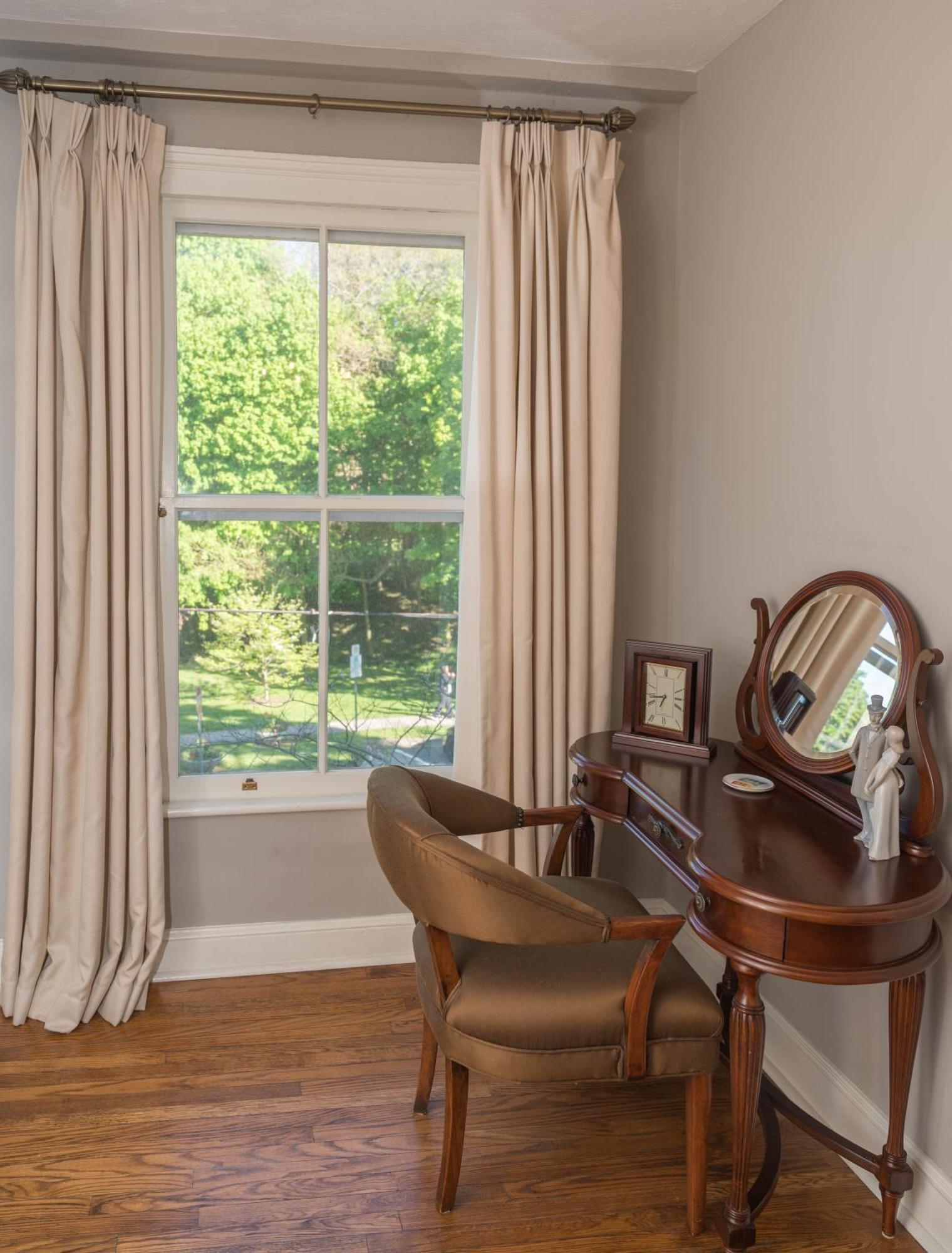 The Old Bank House Bed & Breakfast Inn Niagara-on-the-Lake
