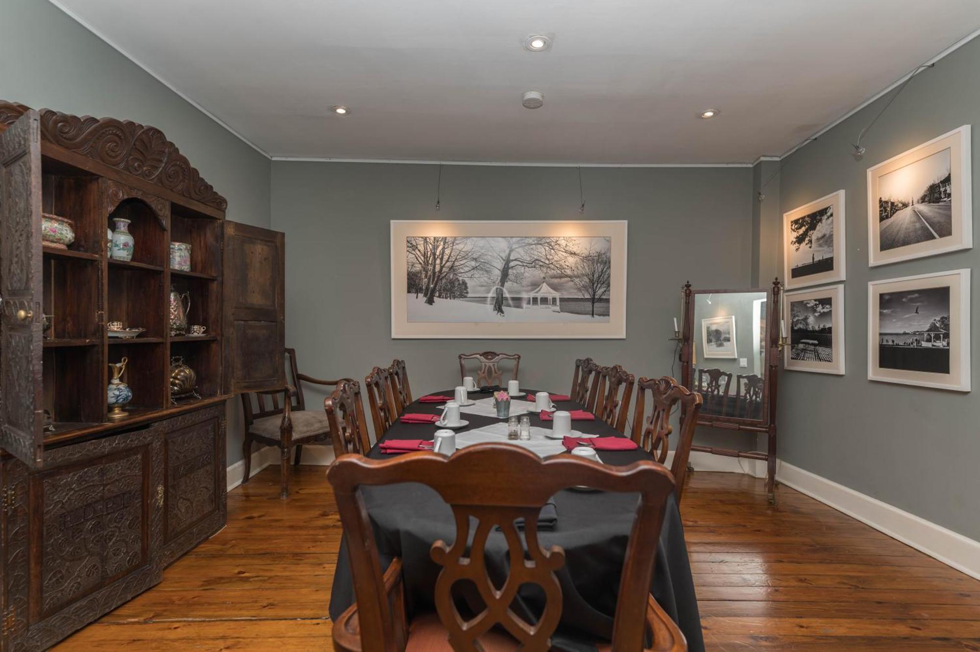 The Old Bank House Bed & Breakfast Inn Niagara-on-the-Lake