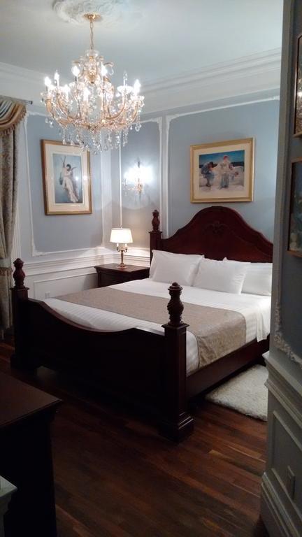 Locust Grove Canada Bed & Breakfast