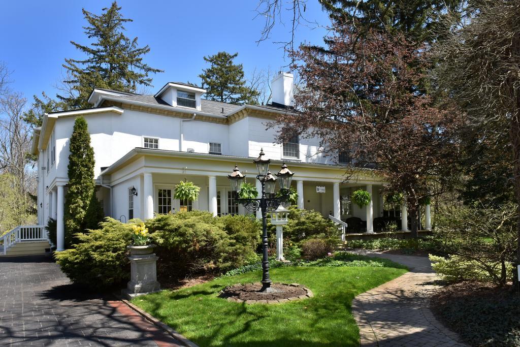 Brockamour Manor