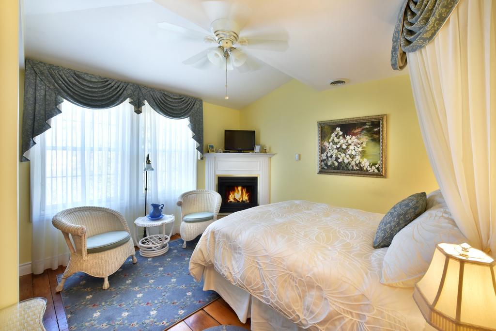 Brockamour Manor Bed & Breakfast Niagara-on-the-Lake