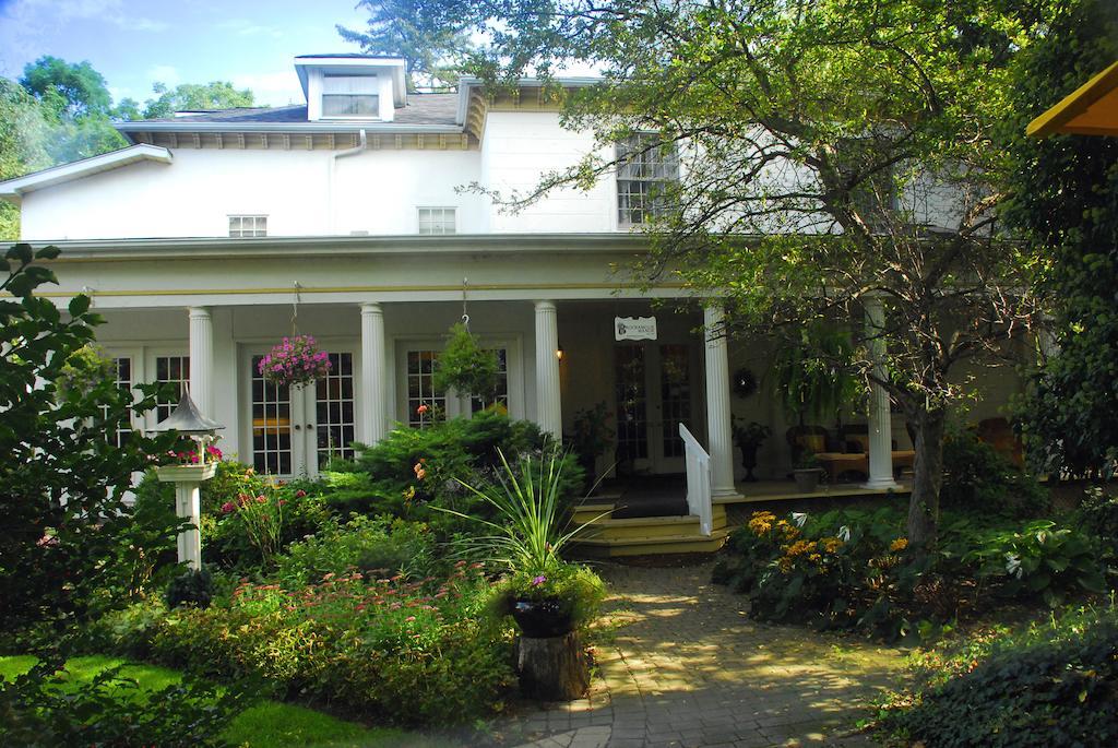 Brockamour Manor Bed & Breakfast