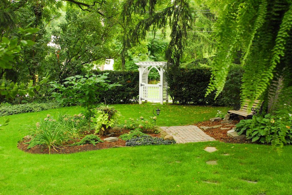 Brockamour Manor 2*