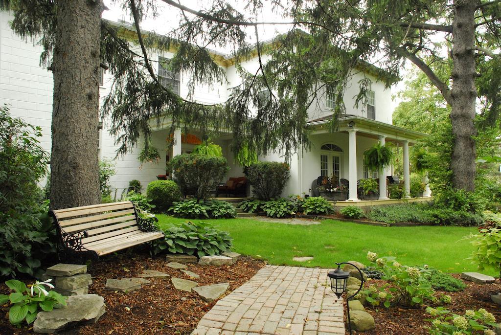 Brockamour Manor 2*
