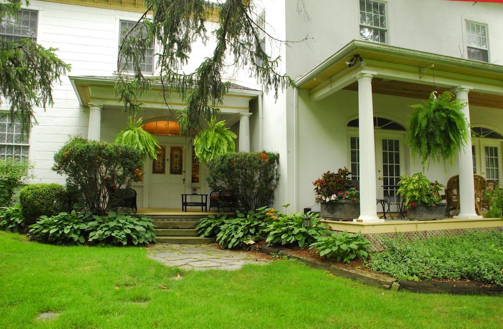 Brockamour Manor Bed & Breakfast 2*