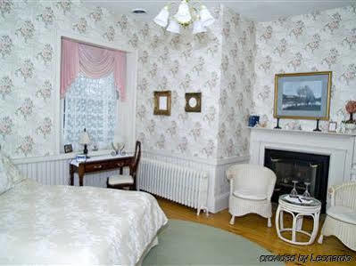 Brockamour Manor Bed & Breakfast 2*